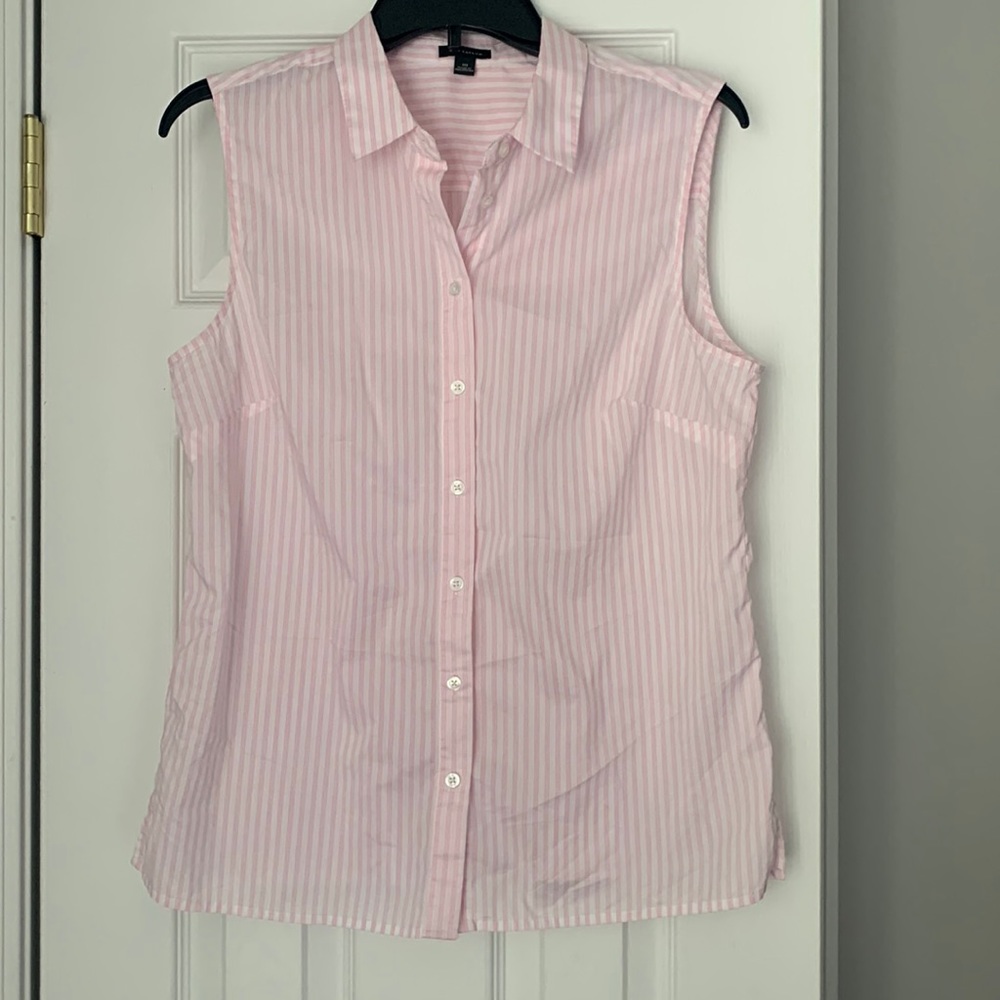 Ann Taylor women’s sleeveless shirt, excellent condition, size 10